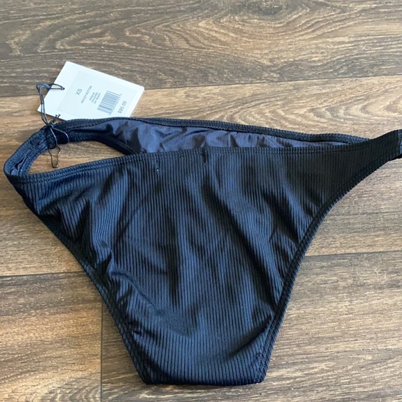 Ashley Bottom - Picture 2 of 3